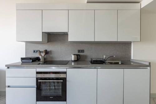 Beautiful Bright 2Bed - ParkingPoolTerrace! #341 - image 14