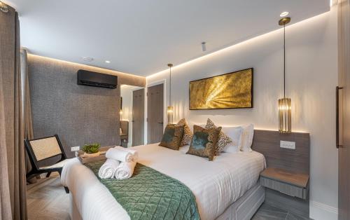 Fabulous 2Br 2Bth Apartment with AC Next to Harrods