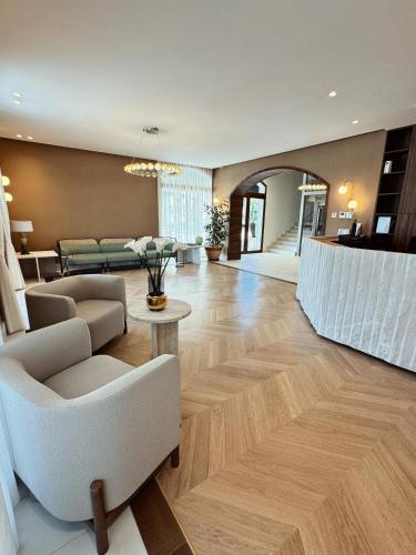 Lobby, Hotel Pine in Town Center