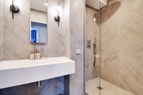 Elegant apartment - 3BR/8P - Arc de Triomphe - image 5
