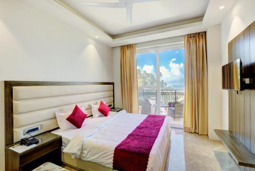 LUXE RESORTS - CENTRALLY HEATED AIR CONDITIONED HOTEL in THE HEART OF KASAULI, Kasauli (foto 3)