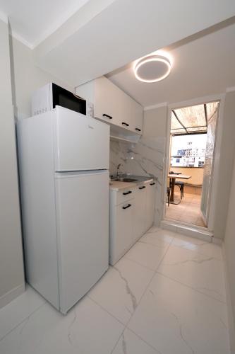 keuken, Alexandar Square Apartments in Skopje