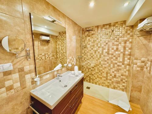 One-Bedroom Suite image 9