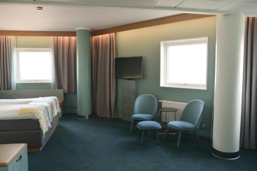 Superior Double Room image 6
