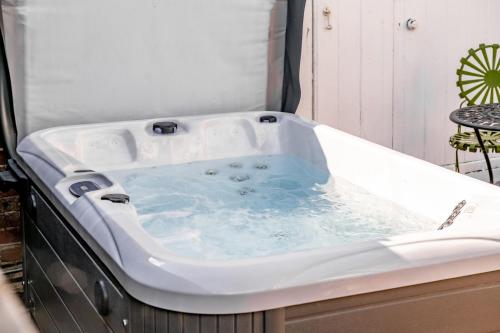 Blandford Forum Primrose - Holiday Cottage with Private Vineyard 4-Star Single Room amenity