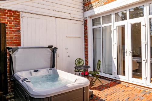 Blandford Forum Primrose - Holiday Cottage with Private Vineyard 4-Star Single Room exterior