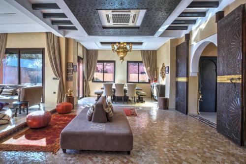 Villa Akadia luxurious with private swimming pool - image 12