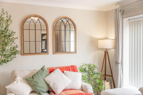 Pottery Place - Pet-friendly Huddersfield House Sleeps 7, Huddersfield