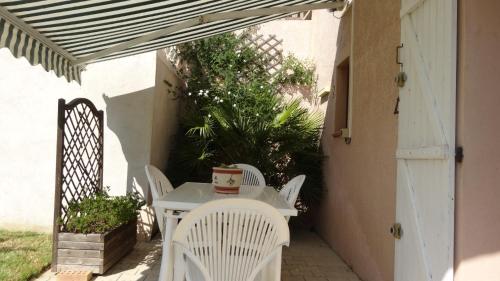 Jolie Studio en rez de jardin a L'Estaque Mourepiane in Saint-Henri