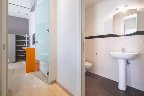Small & charming 1-BR apt 2