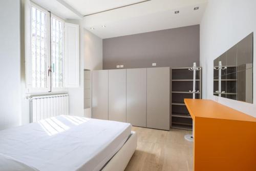 Small & charming 1-BR apt 4