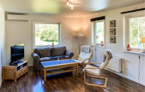3 Bedroom Lovely Home In Alstermo in Hohult