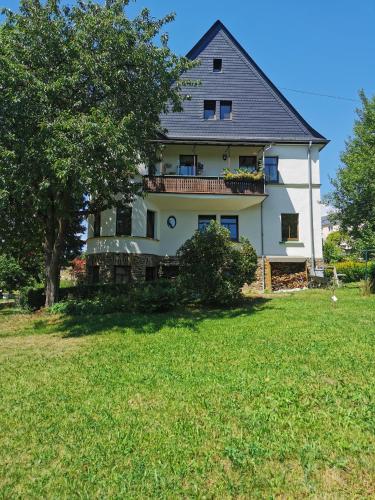 外部景觀, ansimali 1- Gemutliche FeWo mit Kuche und Gartenblick in Grunhain-Beierfeld fur Tierfreunde und Radl in 格林海恩-拜埃爾費爾德