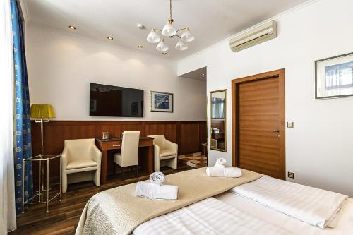 Hotel Corvinus - main image