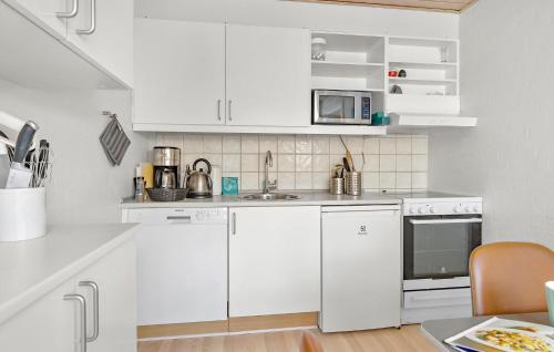 Cuina, Beautiful Home In Allinge in Allinge