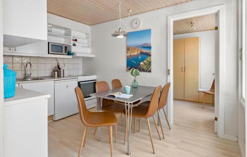 Cuina, Beautiful Home In Allinge in Allinge