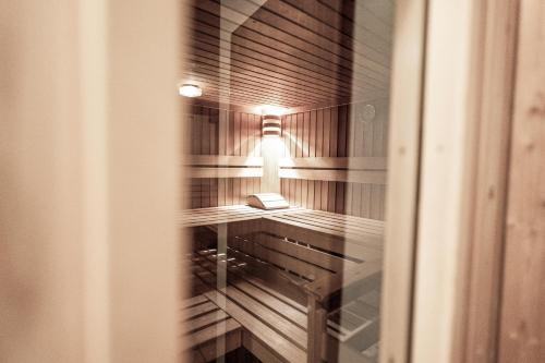 Szauna, Vera Monti in Holzgau