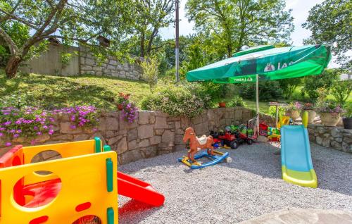 A szálláshely kívülről, Awesome Home In Dutovlje With Wifi in Dutovlje