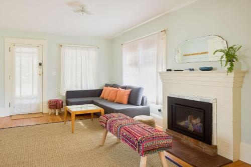 Queen City Bungalow & Cottages in Burlington, USA