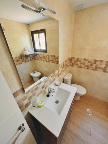 Suite 2 Bedroom image 8