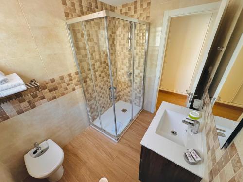 Suite 2 Bedroom image 7