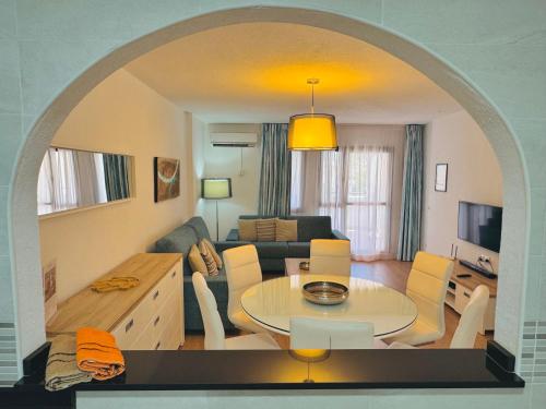 Suite 2 Bedroom image 5