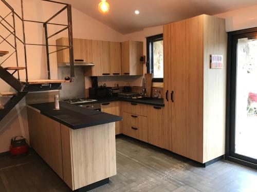 Konyha, Gîte 10 personnes Ardèche Jacuzzi (Gite 10 personnes Ardeche Jacuzzi) in Vernoux-en-Vivarais