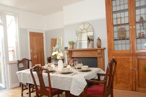 3 Bed House in the heart of Palmers Green, London, London (photo 4)