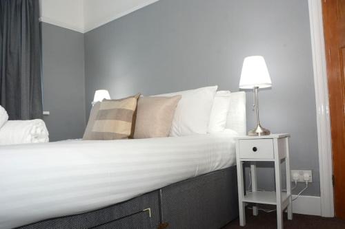 3 Bed House in the heart of Palmers Green, London, London (photo 7)