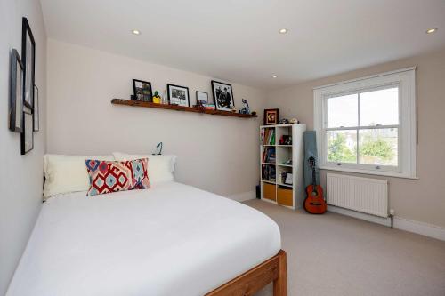Veeve - The Southfields Spectacle - image 12