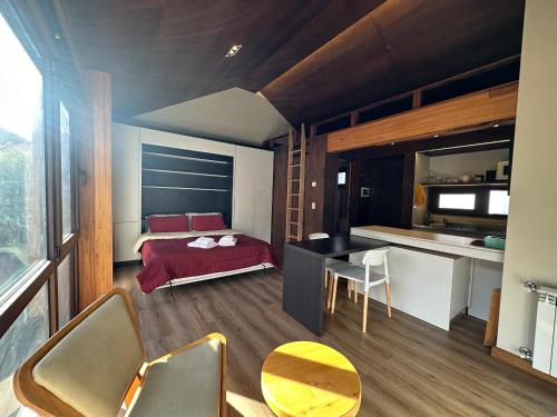 One-Bedroom Apartment image 3