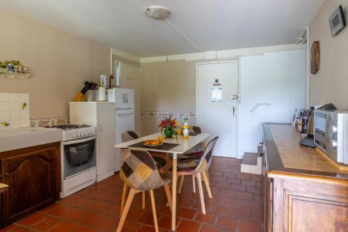 Kitchen, LeSaumurTranquille - Le Poitrineau in Le Poitrineau