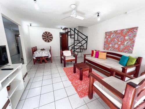 Casas com 2 ou 3 suítes (todas com ar split), com internet privativa 300MBPSno Residencial Nazareth, localizado a aproximadamente 80m da praia de Taperapuã (Arena Axé moi), com piscina, sauna, portaria 24hrs
