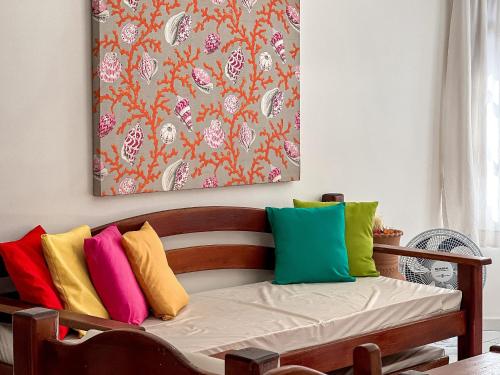 Casas com 2 ou 3 suítes (todas com ar split), com internet privativa 300MBPSno Residencial Nazareth, localizado a aproximadamente 80m da praia de Taperapuã (Arena Axé moi), com piscina, sauna, portaria 24hrs