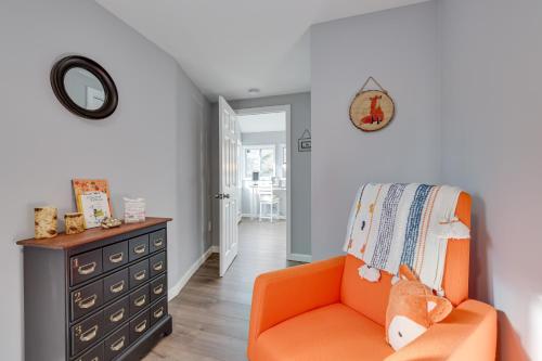 Van Gogh themed home-All Community Amenities Included! in Sandyville, USA