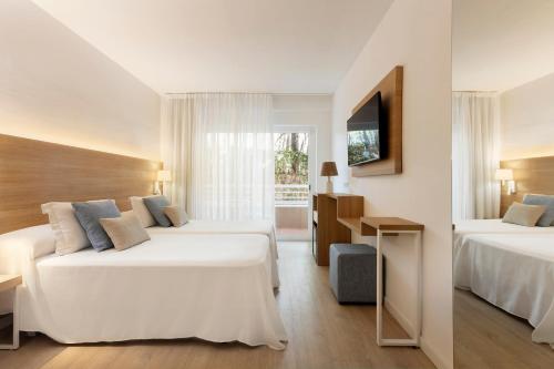 Hotel Cala Font - image 14