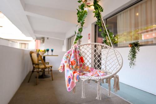 Urban Paradise - Modern Central Accommodation - Tap to explore photos