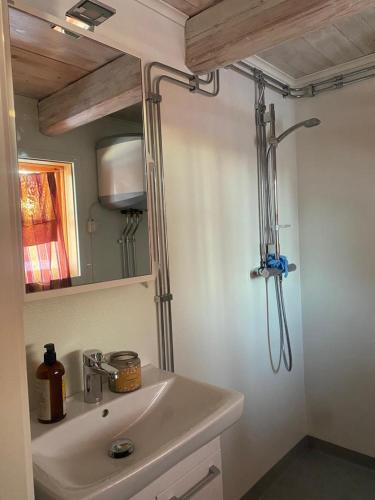 Cabin in the coast of Sweden in ฮูดิคสวัลล์