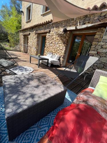 Studio Bas de villa avec grande terrasse gîte à louer Prato-di-Giovellina