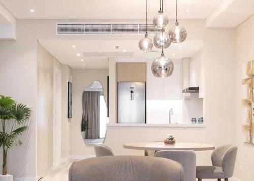 Elegantly Renovated 1BR Apartment at 5 Star Resort, Dubaj (zdjęcie 8)