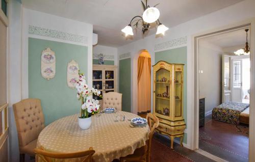 1 Bedroom Nice Apartment In Viareggio - image 3