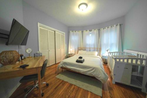 Cozy 2BR-Walk to Tufts & Green Line, Near Boston! in 梅德福
