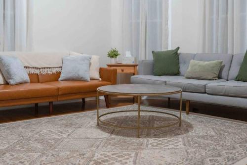Cozy 2BR-Walk to Tufts & Green Line, Near Boston! in 梅德福
