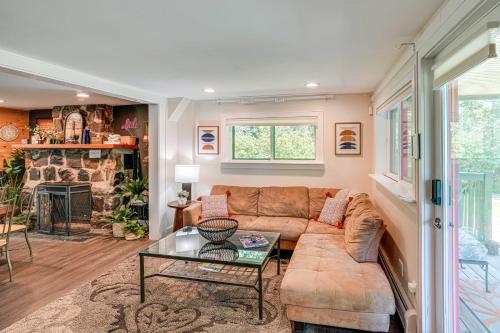 Family-Friendly Richmond Cottage with Private Yard in Pittsfield, USA