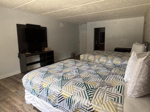 2 queen beds