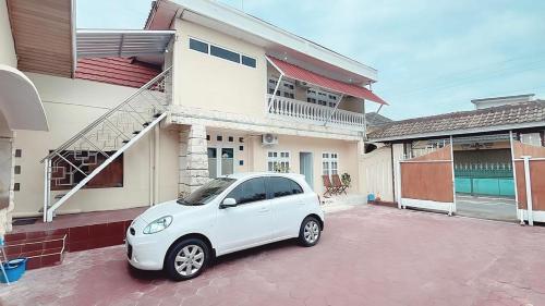 . Fajar House White