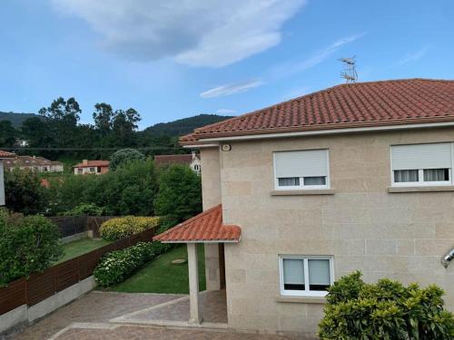 Amplio Chalet unifamiliar con jardín a 10 m playa gîte à louer Belesar