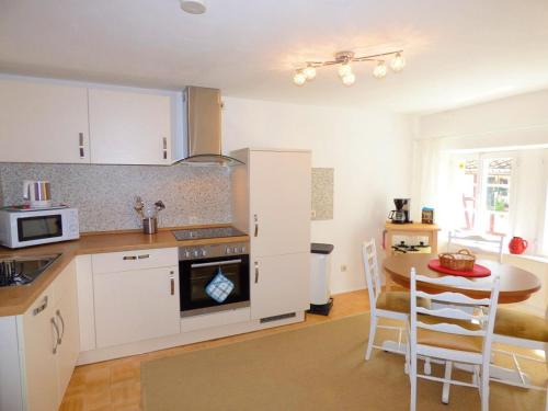 keuken, Ferienhaus Old Winery in Briedel