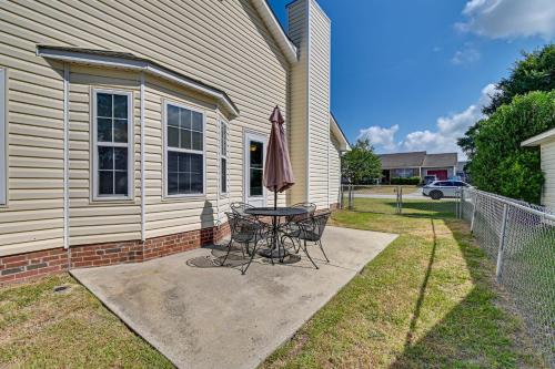 Convenient Hope Mills Home about 6 Mi to Fayetteville! in Hope Mills, USA