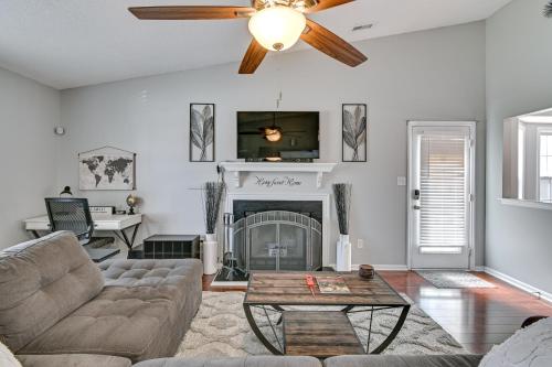 Convenient Hope Mills Home about 6 Mi to Fayetteville! in Hope Mills, USA